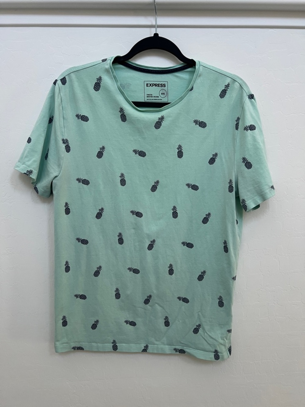Express Women’s Light Turquoise Short Sleeve T-Shirt Navy Pineapple Print Size M - Picture 2 of 8
